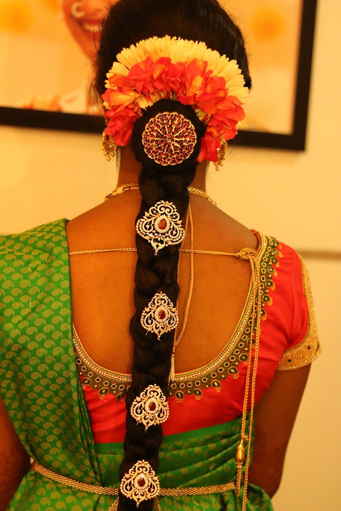 Divanatural Salon And Bridal Studio