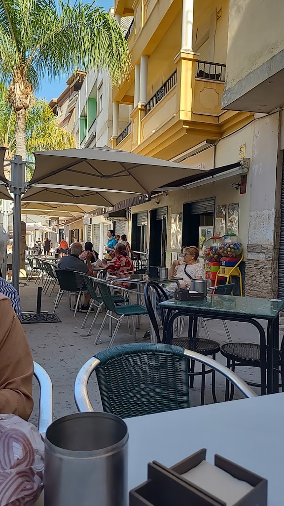 Cafe Fenix Churreria — Ambiente