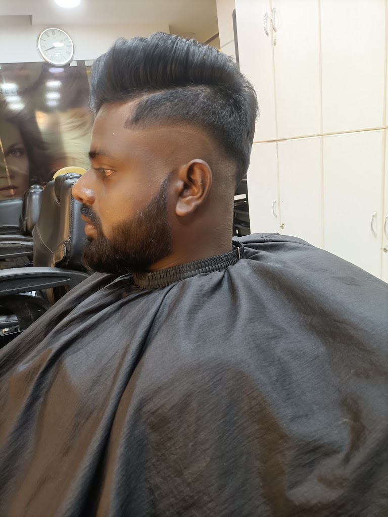 Green Trends Unisex Hair Style Salon