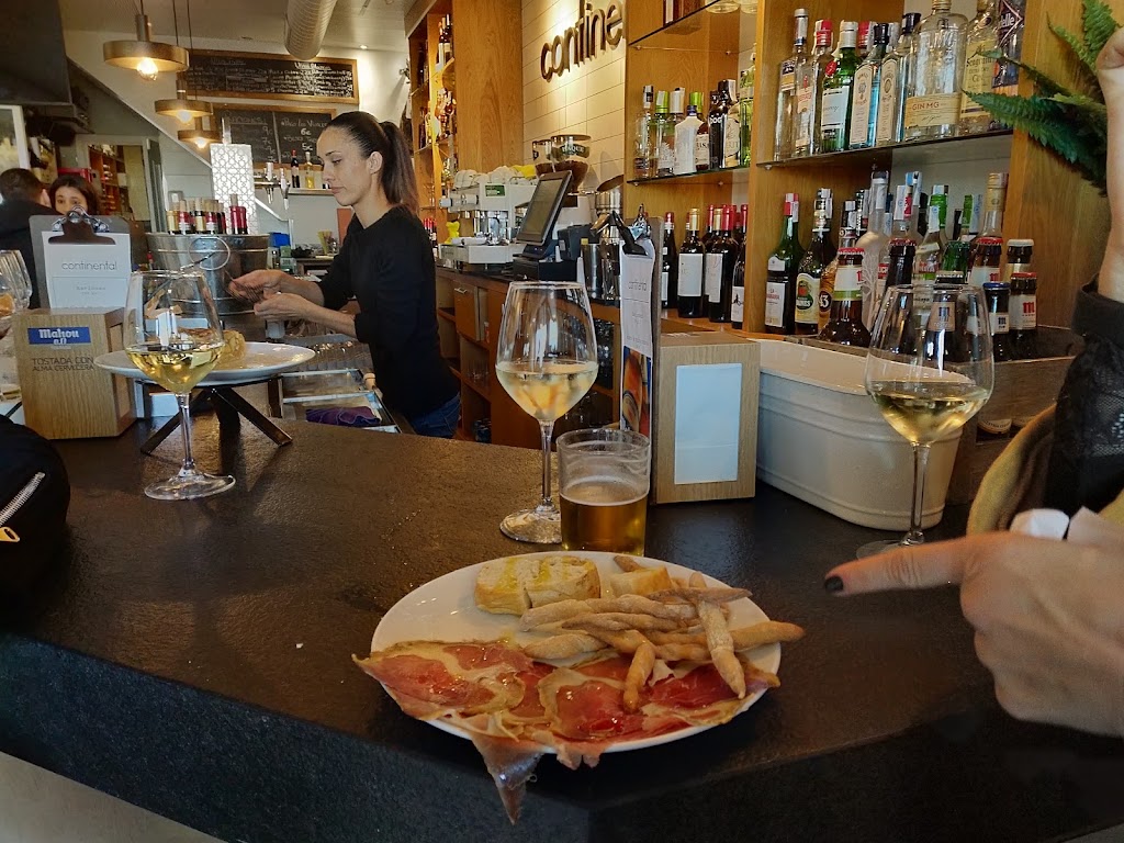 Continental — Comida y bebida