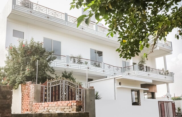 Capital O 61009 Hotel Raj Mahal Sarnath