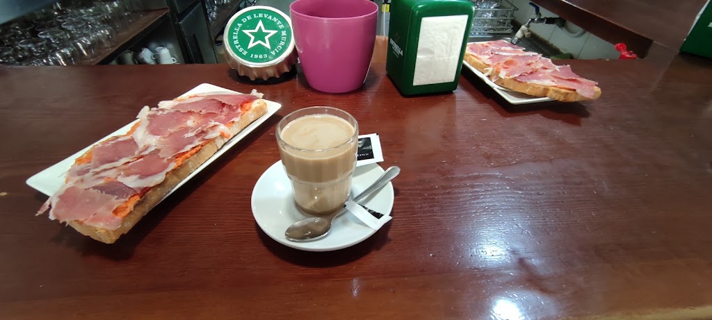 Mi Juanito — Comida y bebida