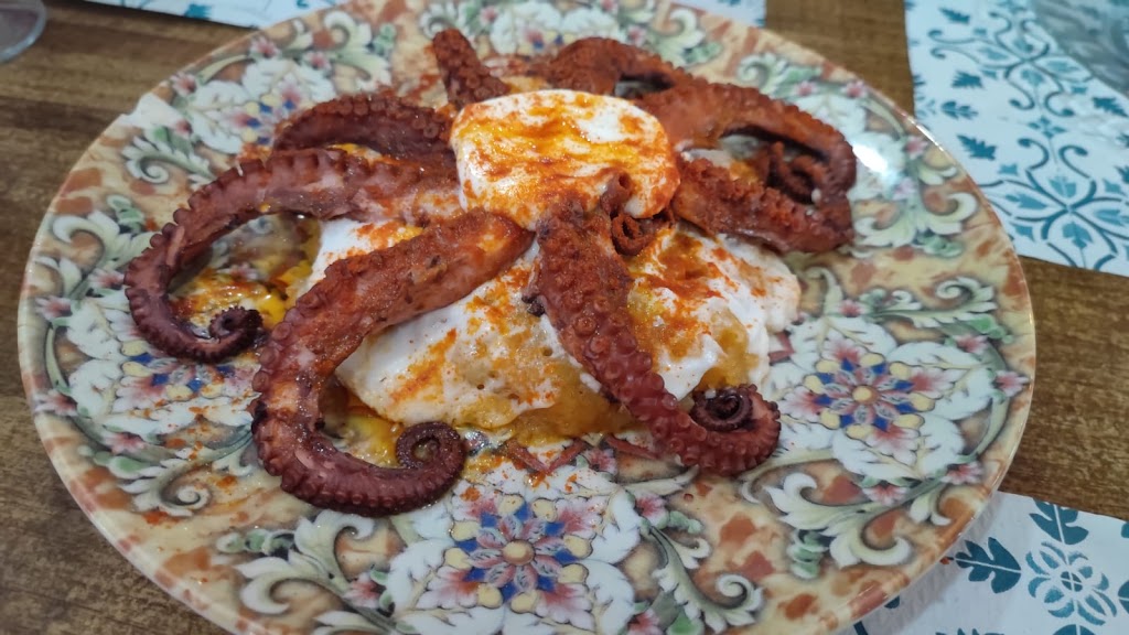 Restaurante El Caballo Blanco - — Comida y bebida