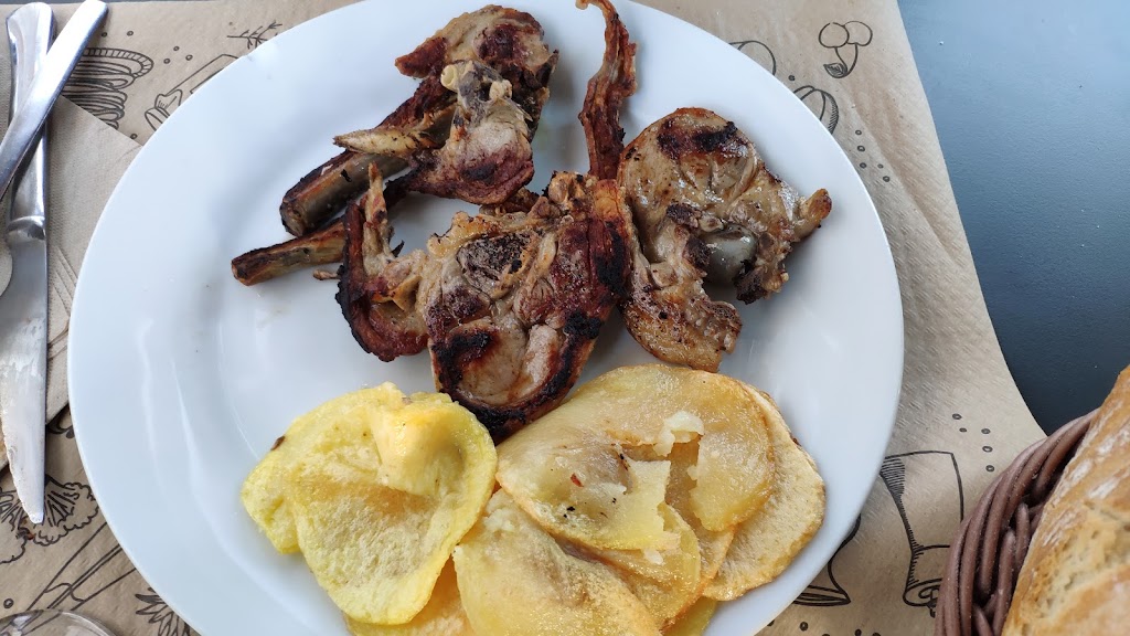Restaurante La Casona De La Vera. — Comida y bebida