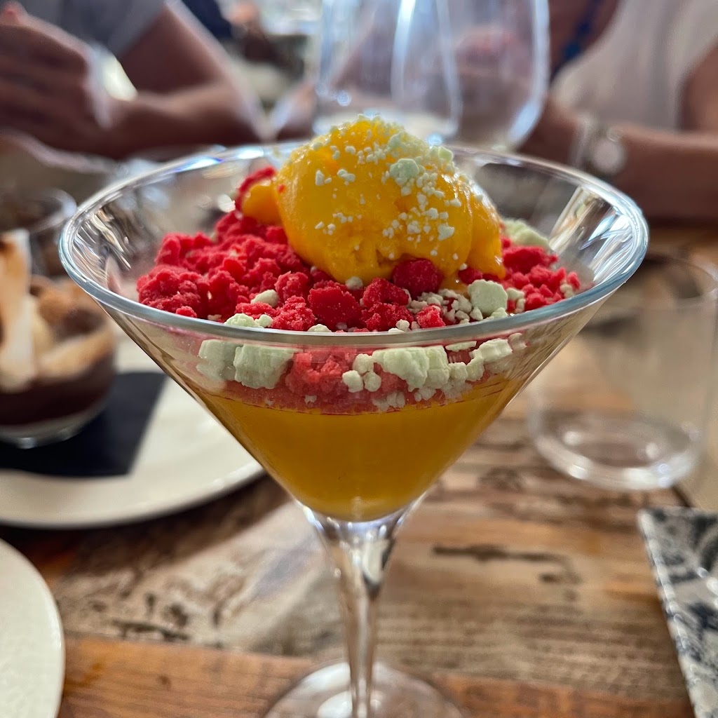 Saam Club de Mar - Beachclub — Comida y bebida