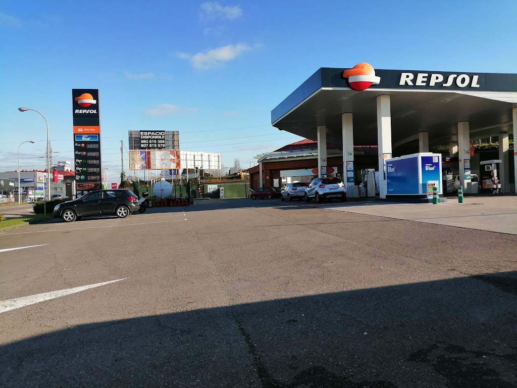 Estacion de Servicio Repsol — Surtidor de combustible