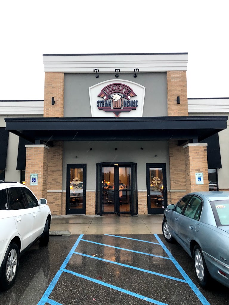 Lucky's Steakhouse in Midland