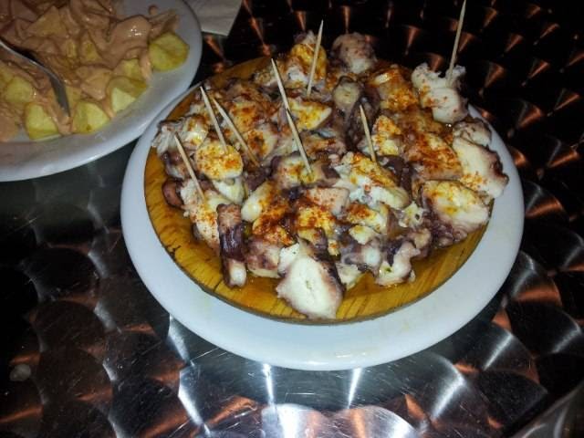 BAR MARTINAN — Comida y bebida