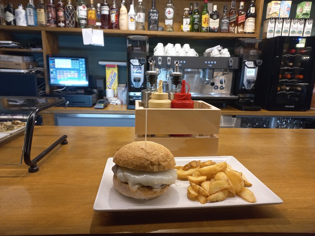 Zum Bier Krug — Comida y bebida