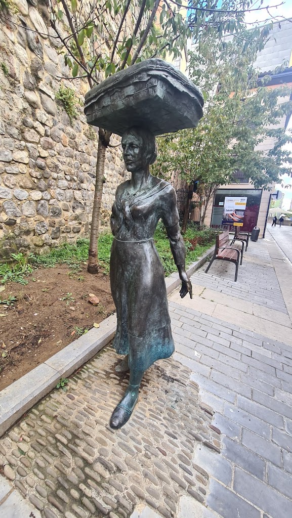 Campesina camino del mercado