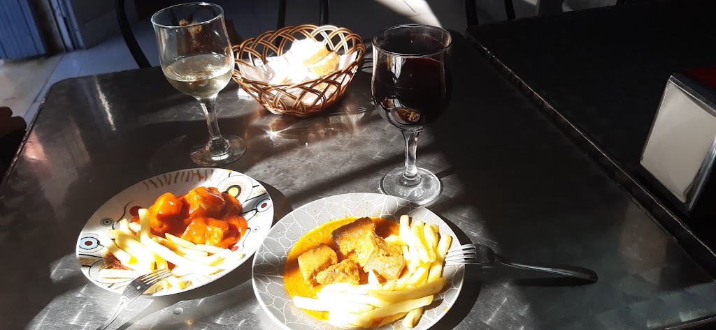 Bar la Pena de Valentin. — Comida y bebida