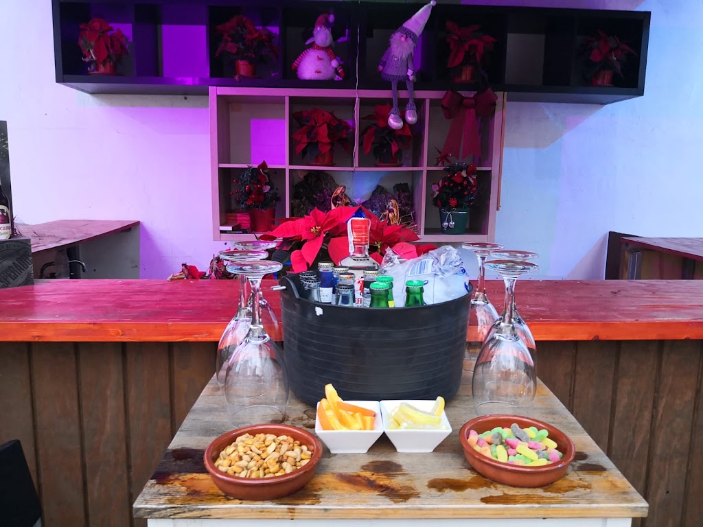 Taberna "El Encanto" — Comida y bebida