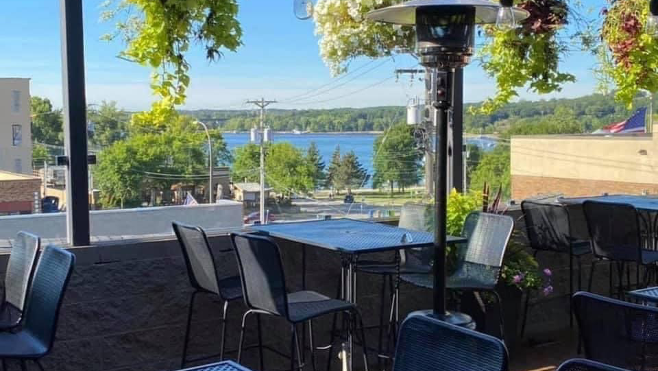  Mallory's Restaurant & Rooftop Bar