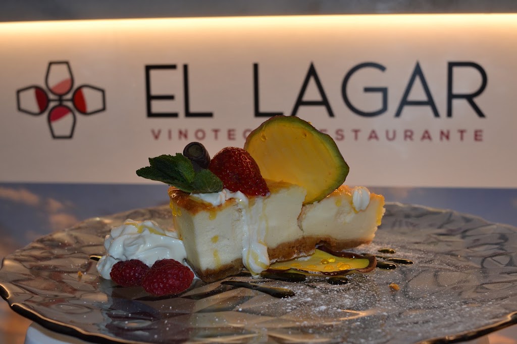 RESTAURANTE EL LAGAR — Comida y bebida