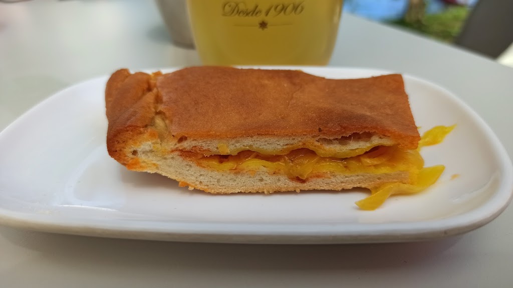 Cerveceria Anchoas — Comida y bebida