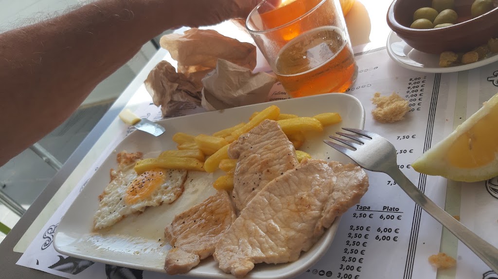 Cafe Bar Rajamanta — Comida y bebida