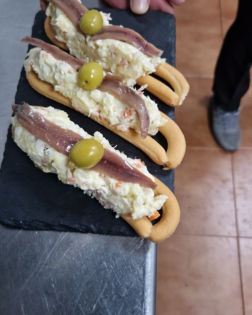 Bar Restaurant El Kaque — Comida y bebida