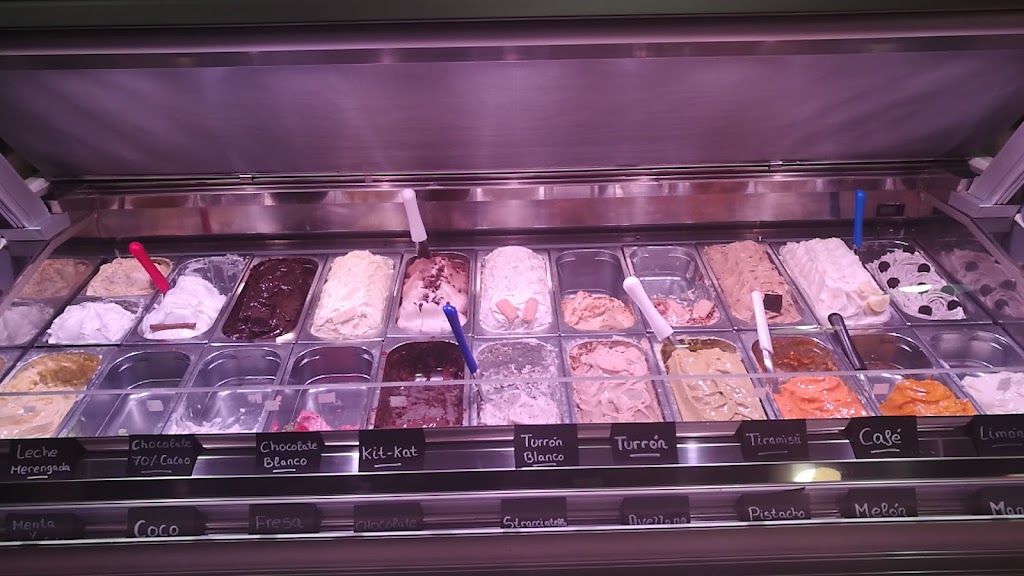 Cafeteria y Heladeria Central Parc — Ambiente