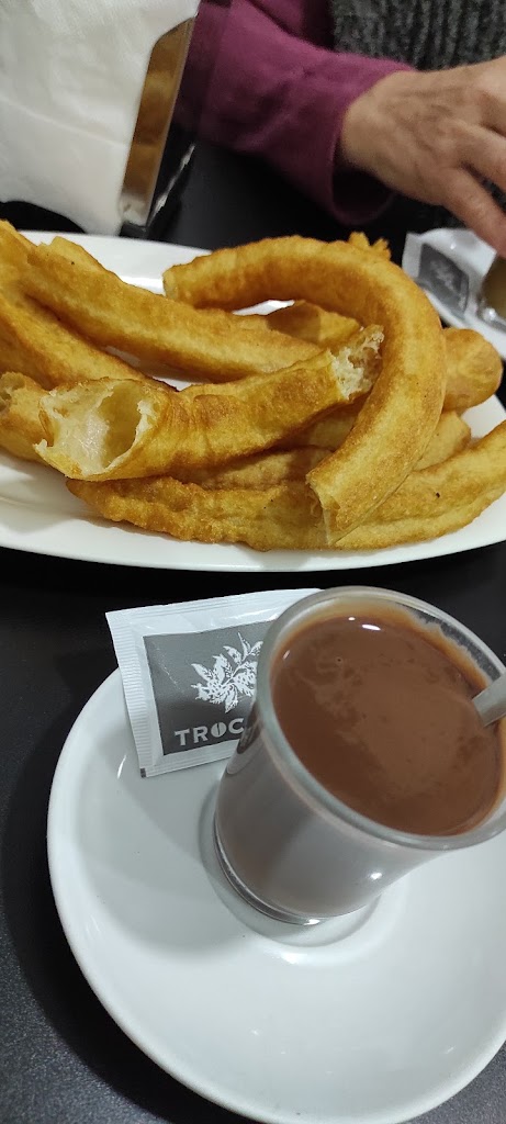 Cafeteria churreria San Francisco — Comida y bebida