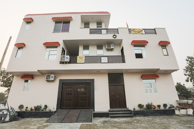 Oyo Saurav Villa
