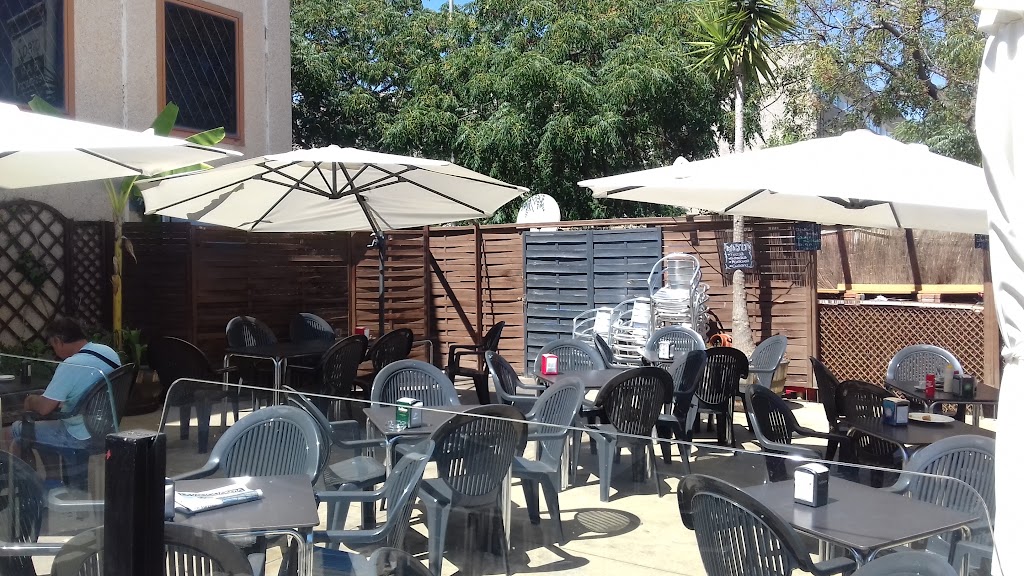 Area 2 Cafeteria Restaurant — Ambiente