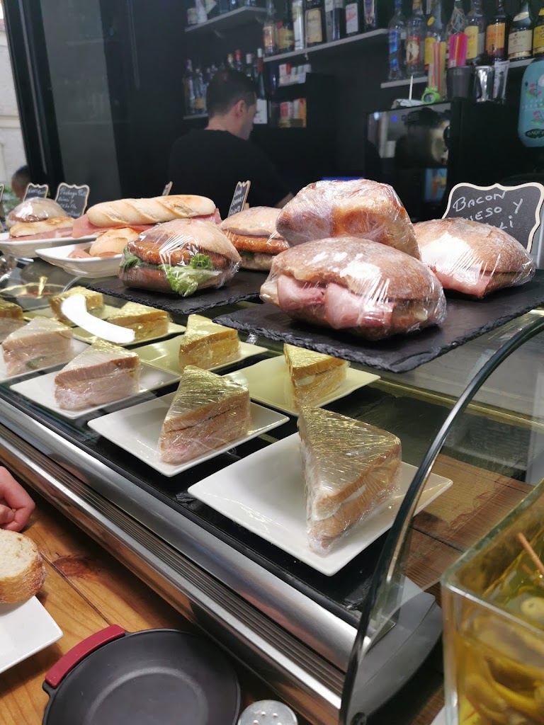 Cafe Bar Donde Querais — Comida y bebida