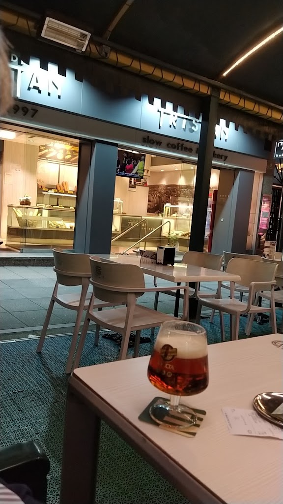 Cafe Tristan — Ambiente