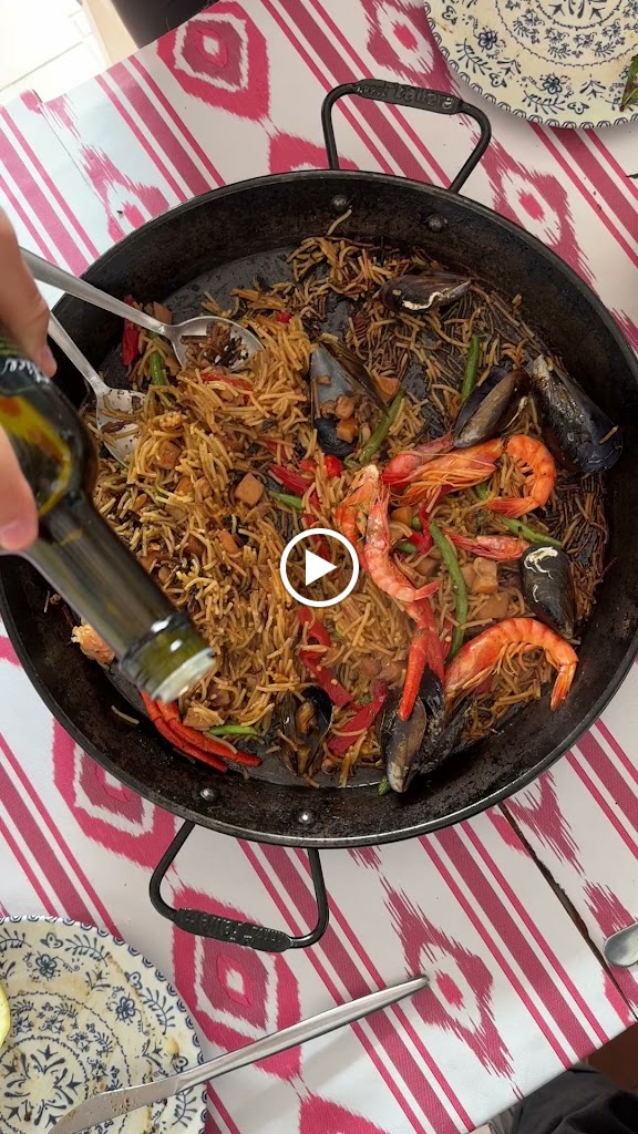 Es Variat Restaurante. El Barquito de Sonia — Videos