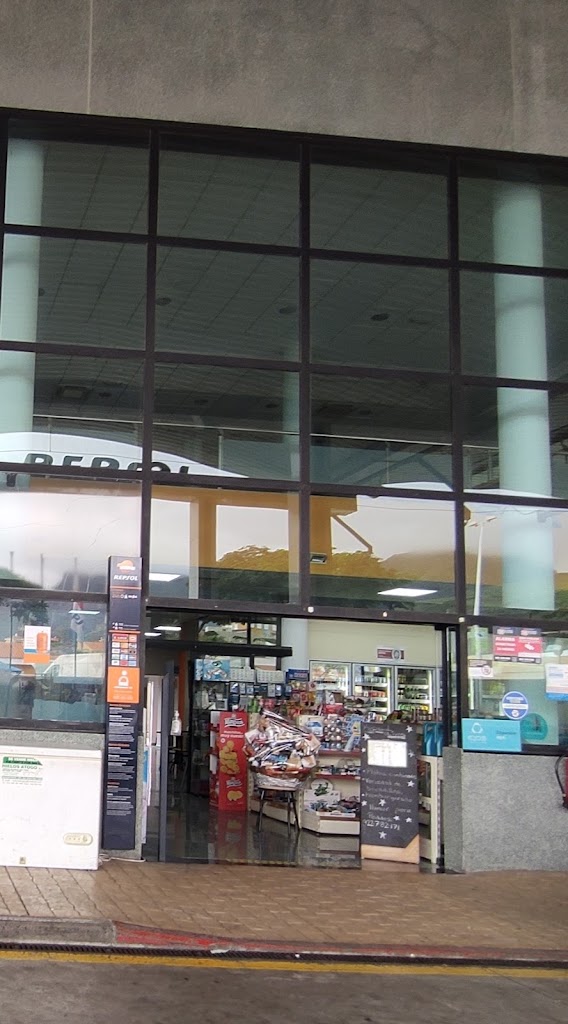 Estacion de Servicio Repsol — Exterior
