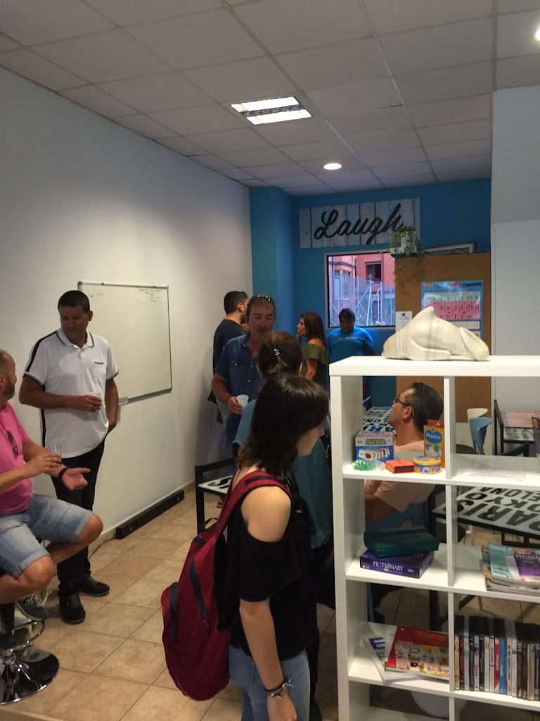 One World English School — Del propietario