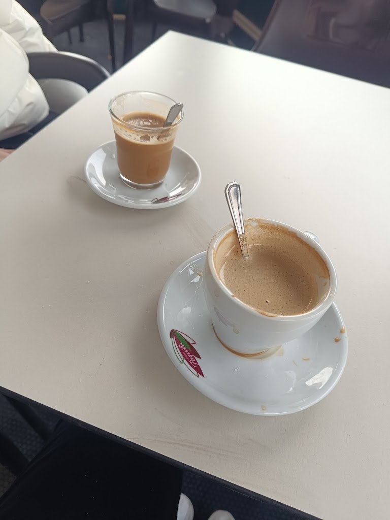 PAKITO CAFE. — Comida y bebida