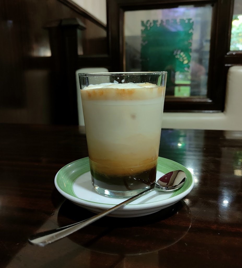 Cafeteria Zugazarte — Comida y bebida