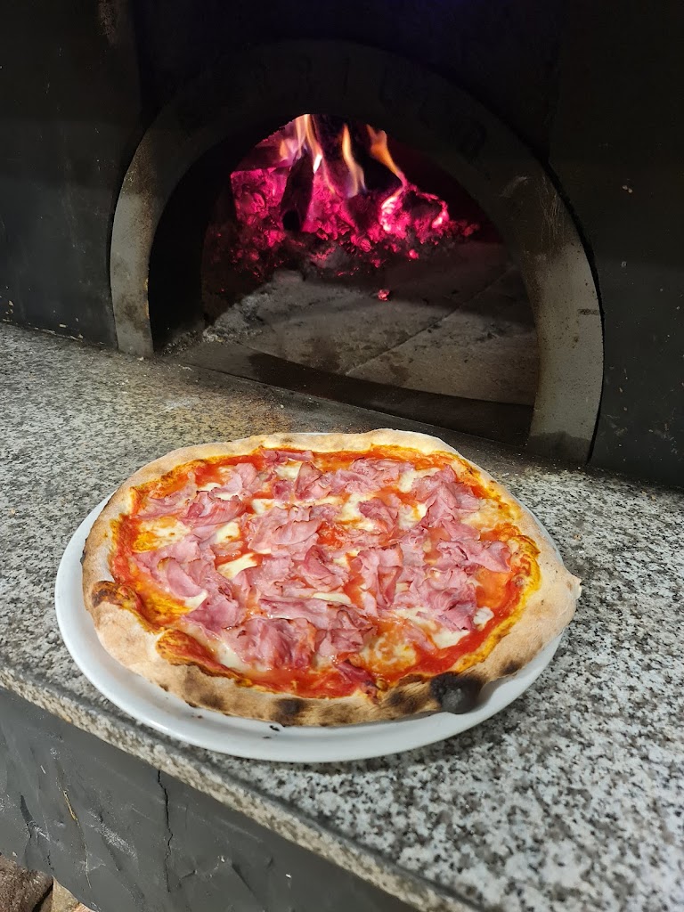 Pizzeria Coliseo Badalona — Pizza