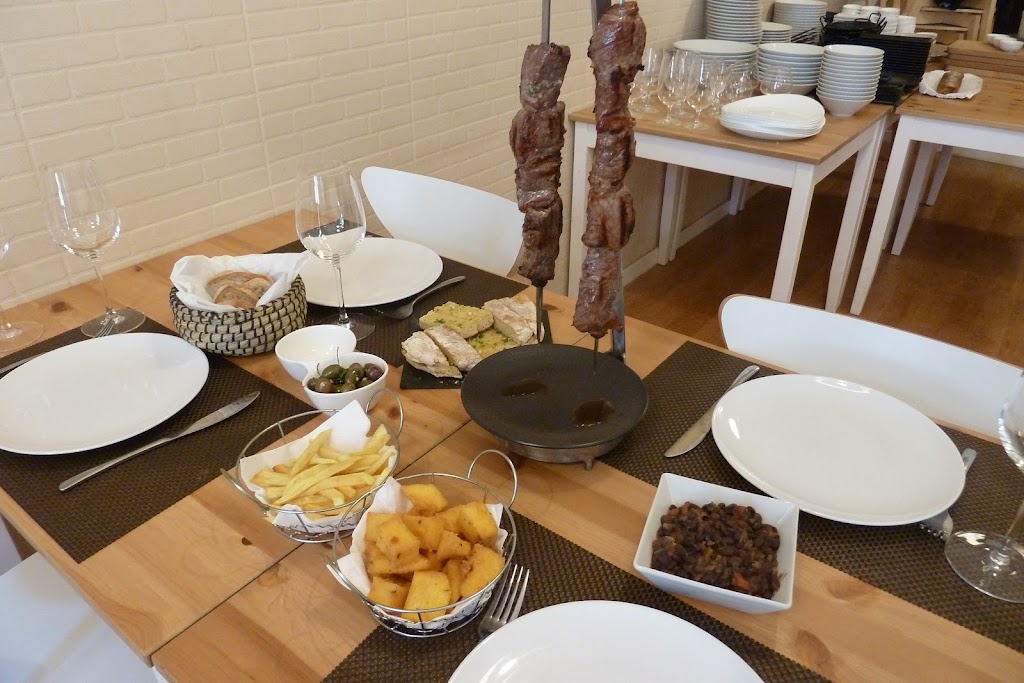 Restaurante D'Gustus — Comida y bebida