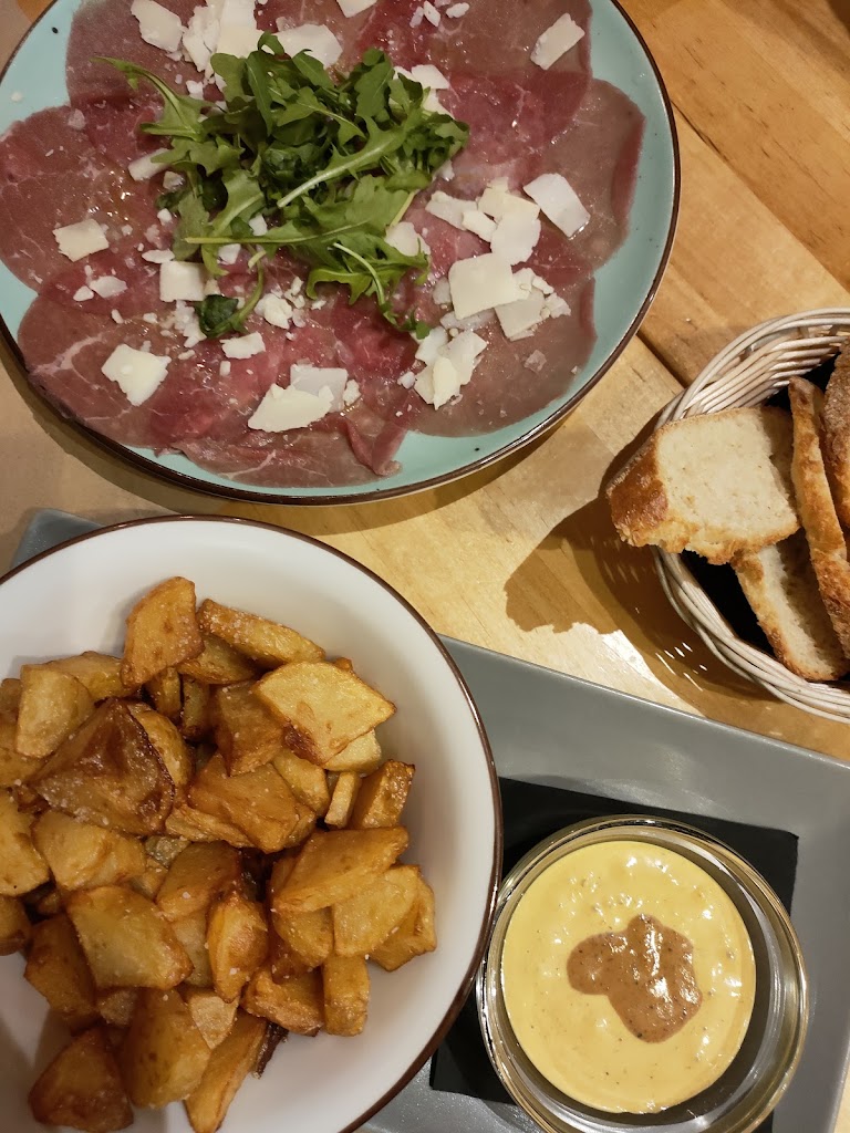 Taverna Despertaferro — Comida y bebida
