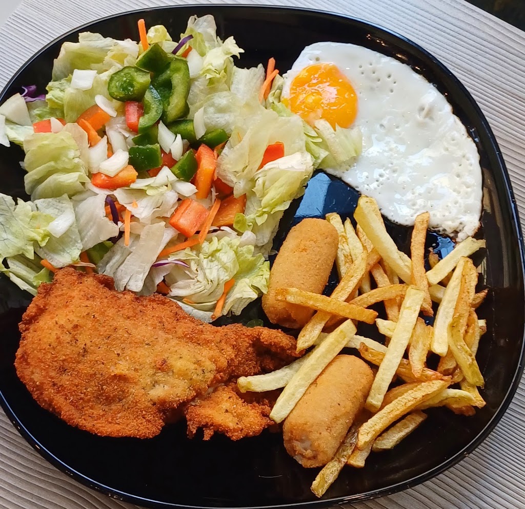 El Pilar Cafeteria — Comida y bebida