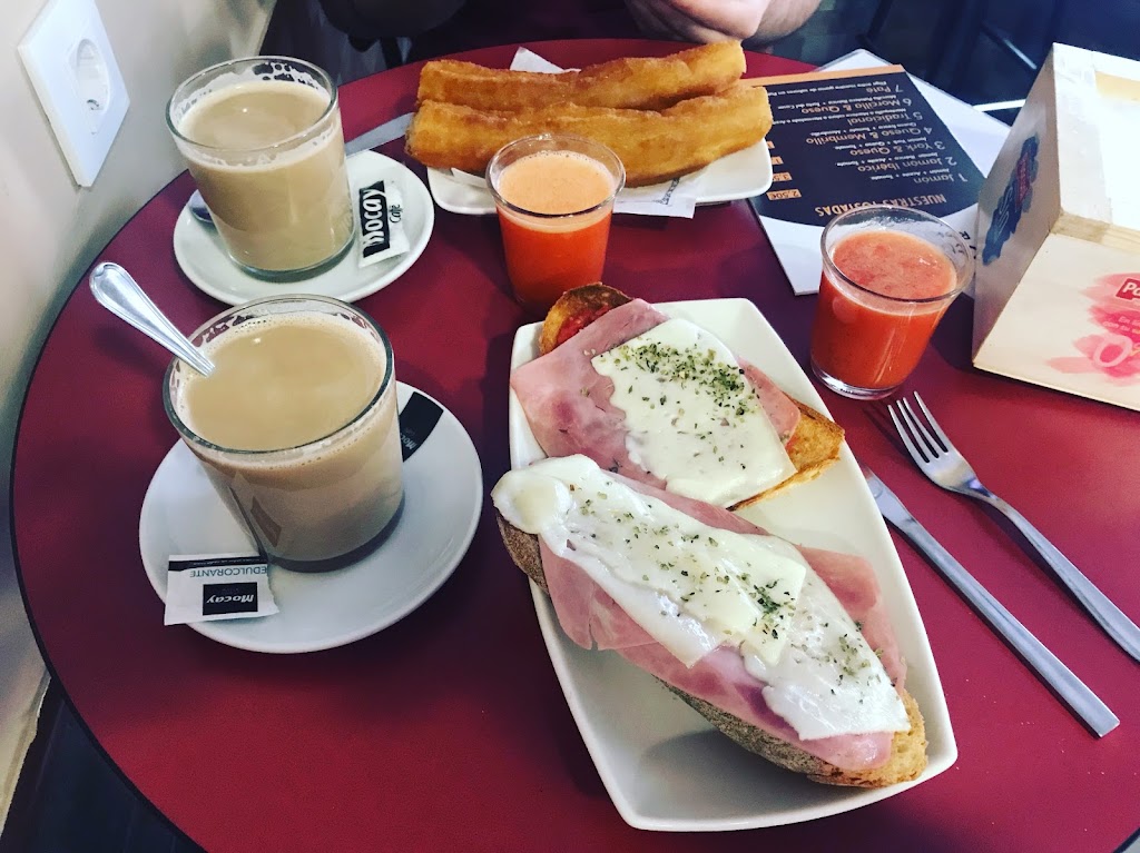 Cafeteria Churreria Rosal de Ayala — Comida y bebida