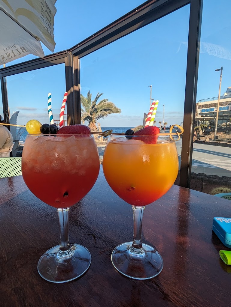 Surfwings — Comida y bebida