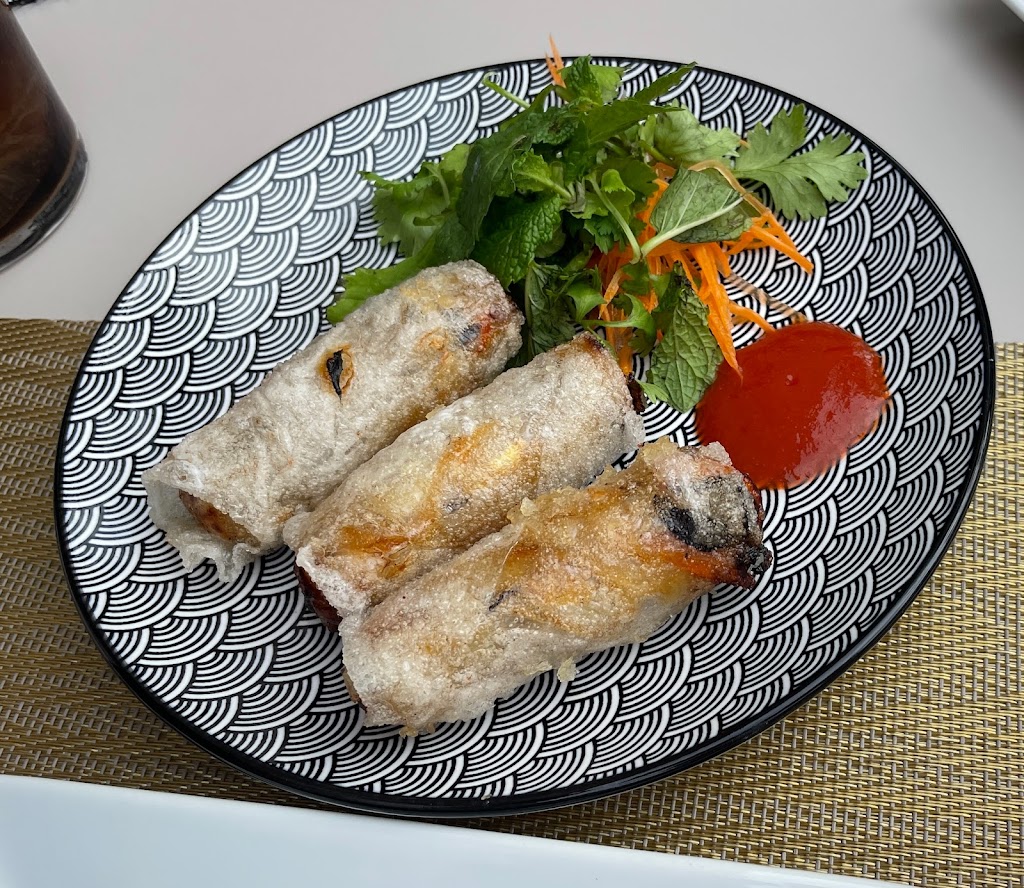 Besiki Sushi Palmanova — Comida y bebida