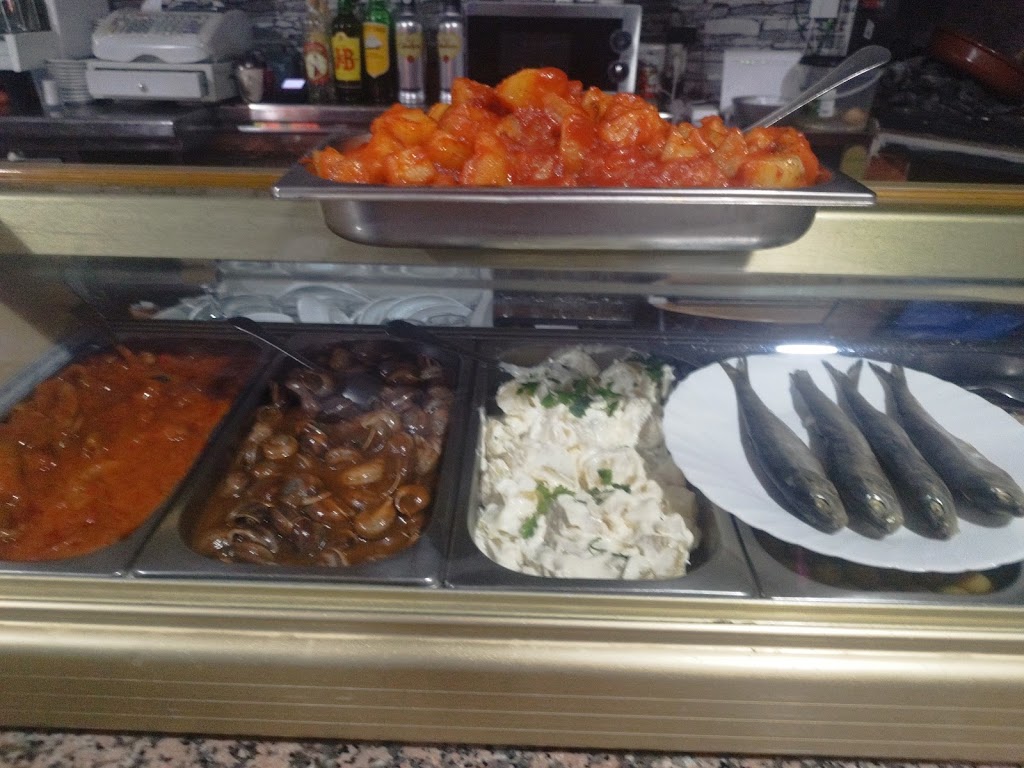 Asador El Rincon — Comida y bebida