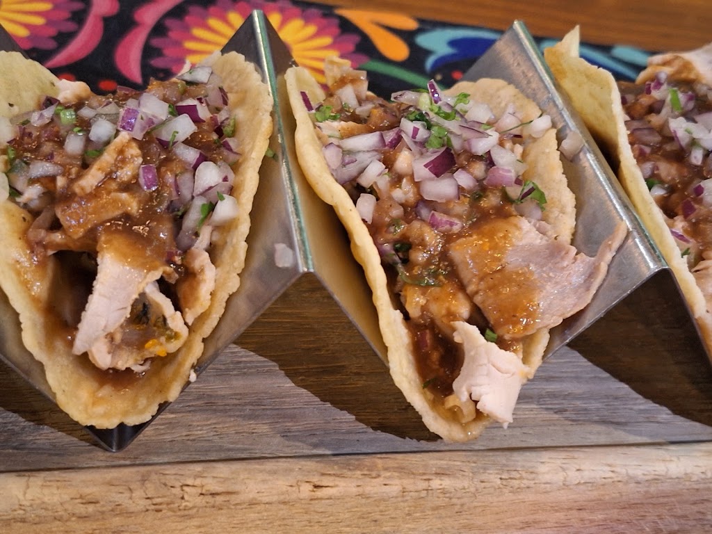 La Lupe Cantina — Comida y bebida