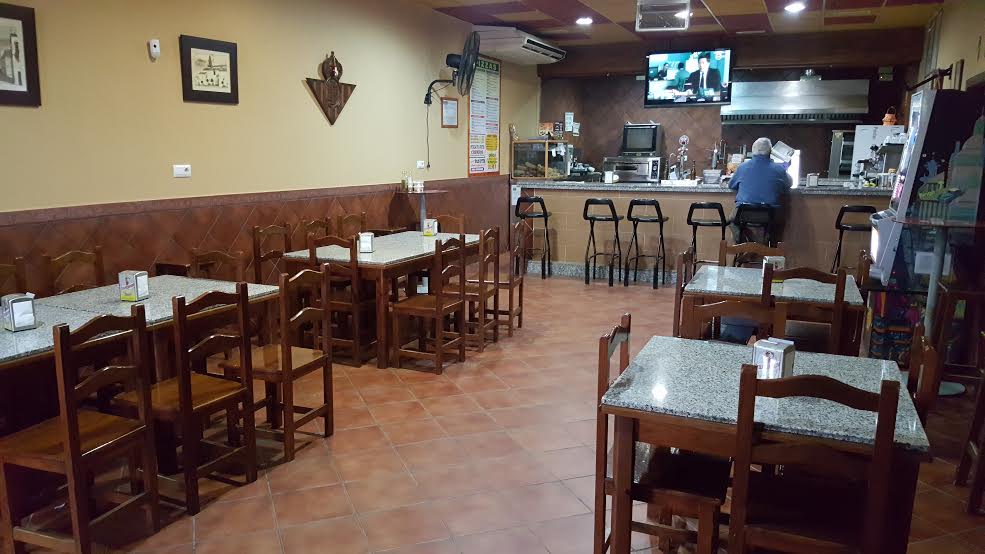 BAR ESTADIO, CAFETERIA CHURRERIA — Ambiente