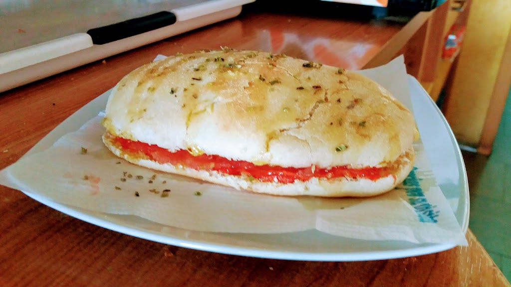 La Cafeteria Pasteleria Desayunos