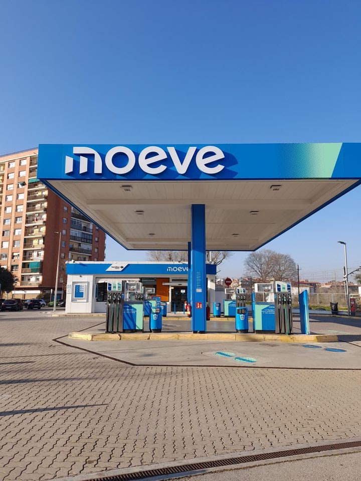 Estacion de servicio Moeve, antes Cepsa — Surtidor de combustible
