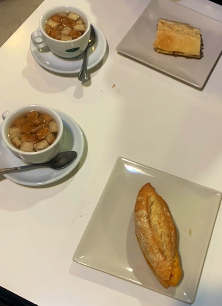 Cafeteria Alesandra — Comida y bebida