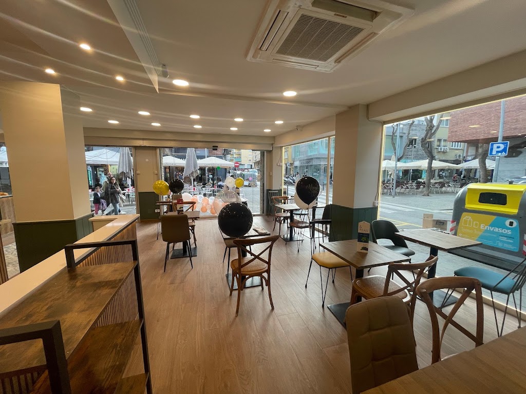 DiCafe | Cafeteria Castelldefels — Ambiente