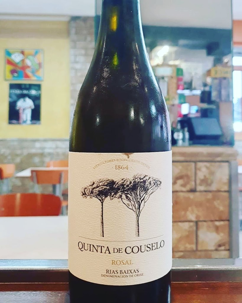Bar Cruceiro — Comida y bebida