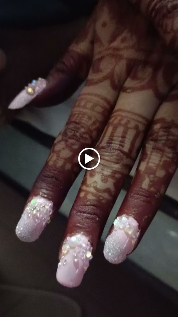 Roshni Beauty Parlour Nail Art