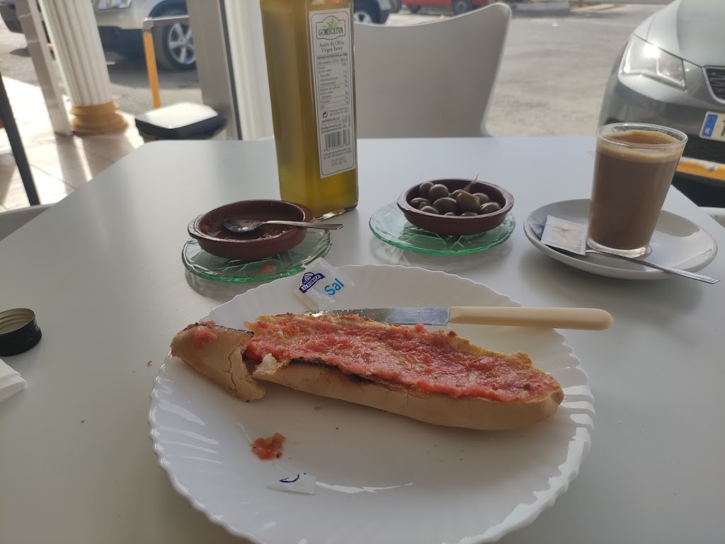 Bar Las Penuelas — Comida y bebida