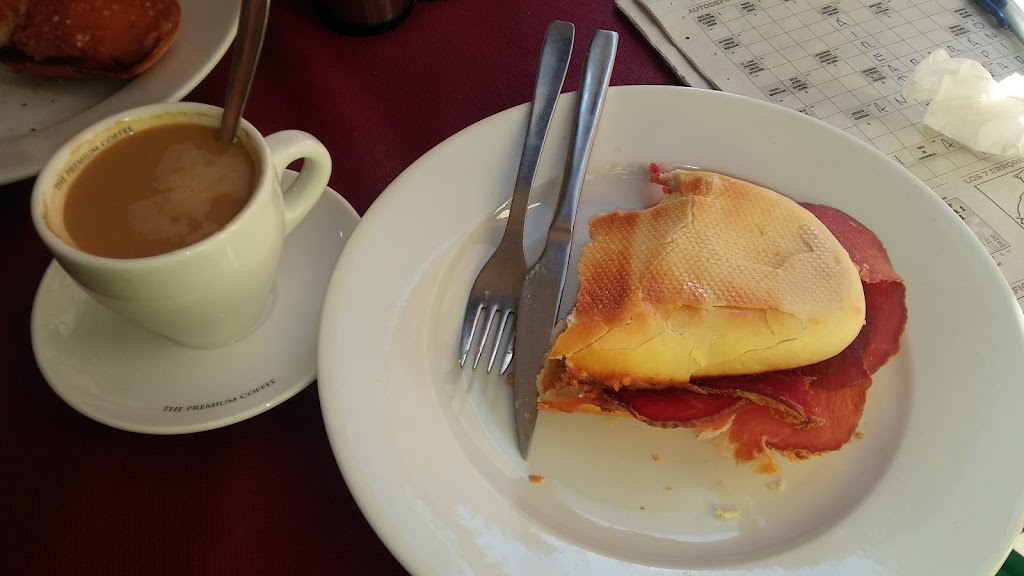 Cafe Bar Hermanos Torres — Comida y bebida